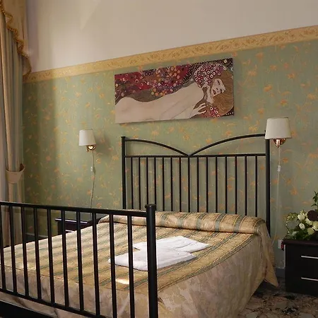 Konukevi Sleeping Beauty Roma