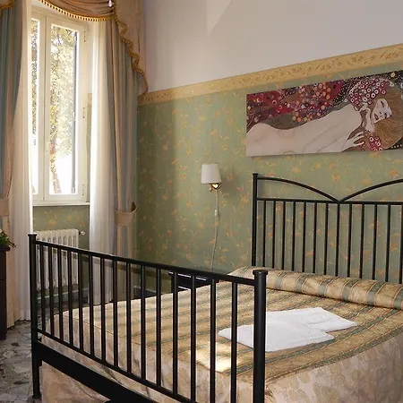 Konukevi Sleeping Beauty Roma
